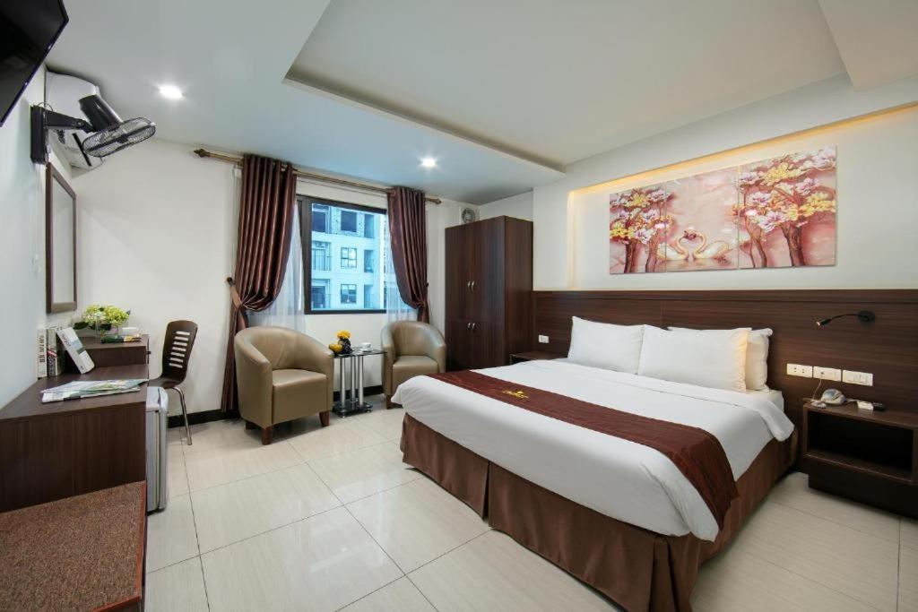 Quang Chung Hotel - 56 Le Van Thiem - By Bay Luxury Hanoi Dış mekan fotoğraf